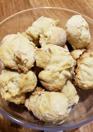 Una foto de ¡¡Bizcochitos riquísimos con 3 ingredientes que hay en casa!!🥖