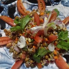 A picture of Mix sprouts & veggies salad.