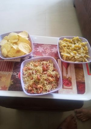 A picture of Frali dish potato chips mixed chevda.