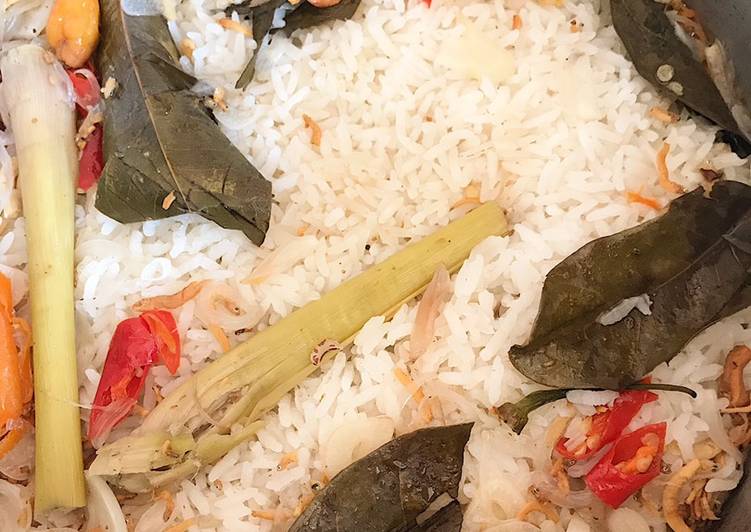 Bagaimana Menyiapkan Nasi Liwet Rice Cooker 🤤, Lezat