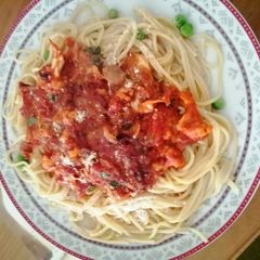 A picture of Tomato over Spaghetti.