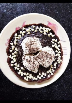 ચોકલેટ ટાર્ટ વીથ વેનીલા આઇસ્ક્રીમ (Chocolate Tart With Vanilla Icecream Recipe In Gujarati) રેસીપી મુખ્ય ફોટો