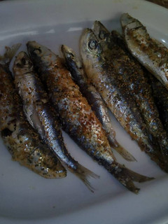 Una foto de Sardinas al horno con salsa verde
