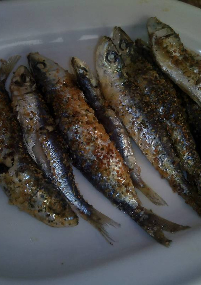 Una foto de Sardinas al horno con salsa verde