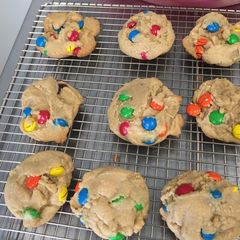 A picture of M & M cookies.