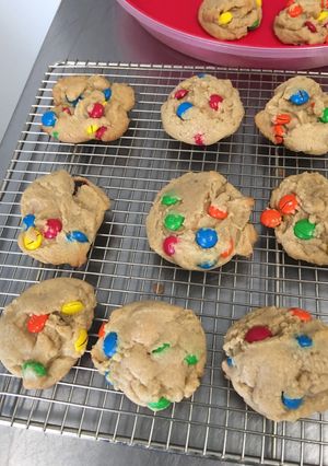 A picture of M & M cookies.