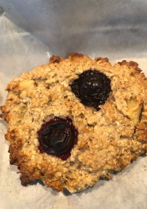 Una foto de Galletas de avena, manzana y arándanos