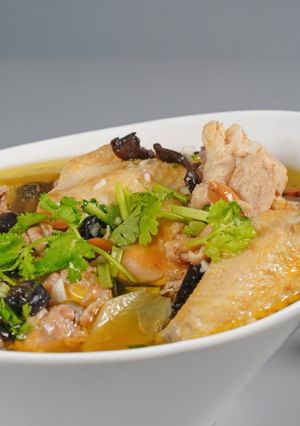 A picture of Yellow Wine Chicken.