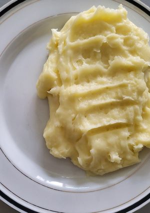 A picture of Creamy mashed potatoes.