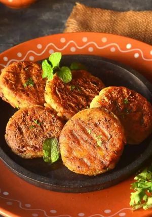A picture of Potato patties.