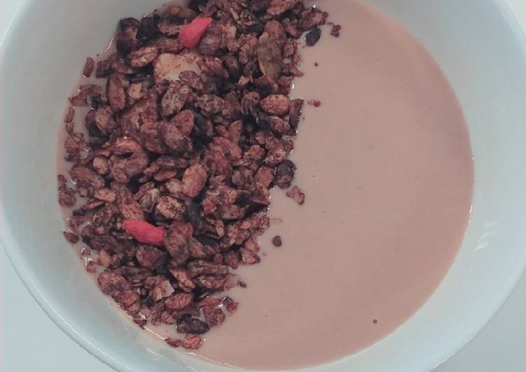 Banana almond chocolate smoothies + granola chocolate