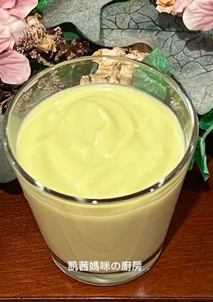A picture of Avocado Milk 🥑.