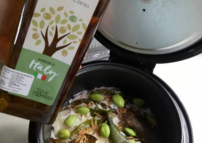 Bagaimana Menyiapkan Nasi liwet teri dan petai yang Sempurna