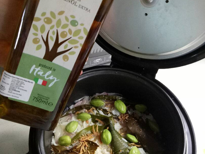 Bagaimana Menyiapkan Nasi liwet teri dan petai yang Sempurna