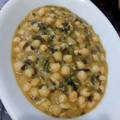 A picture of Chickpea spinach curry.