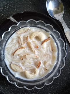 मीठी सेवई (Meethi sevai recipe in Hindi) रेसिपी मुख्य फोटो
