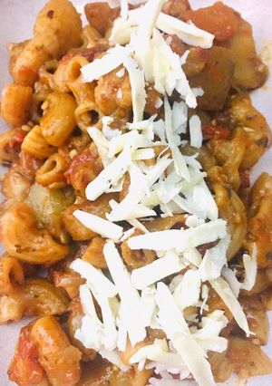 Una foto de GUISO CON VERDURAS 🍆🥒🍅🧅🧄🥕Y FIDEOS CODITOS (COCINADO EN ONE POT)