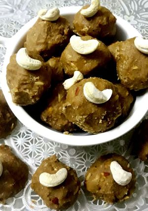 A picture of Almond Laddu.