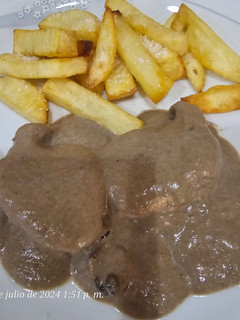 Una foto de Solomillo de cerdo con salsa de champiñones
