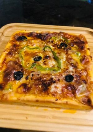 A picture of Roasted meaty pizza.