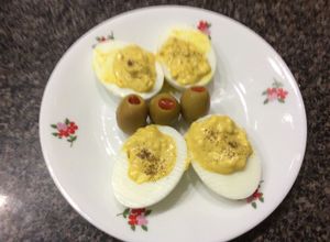 Una foto de Huevos o blanquillos rellenos