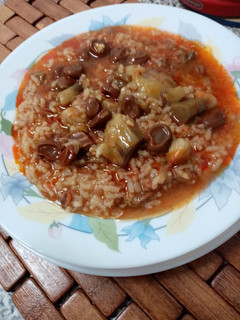 Una foto de Arroz caldoso con bacalao, alcachofas y habas