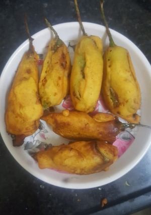 A picture of Stuff Mirchi Vada (pakoda).