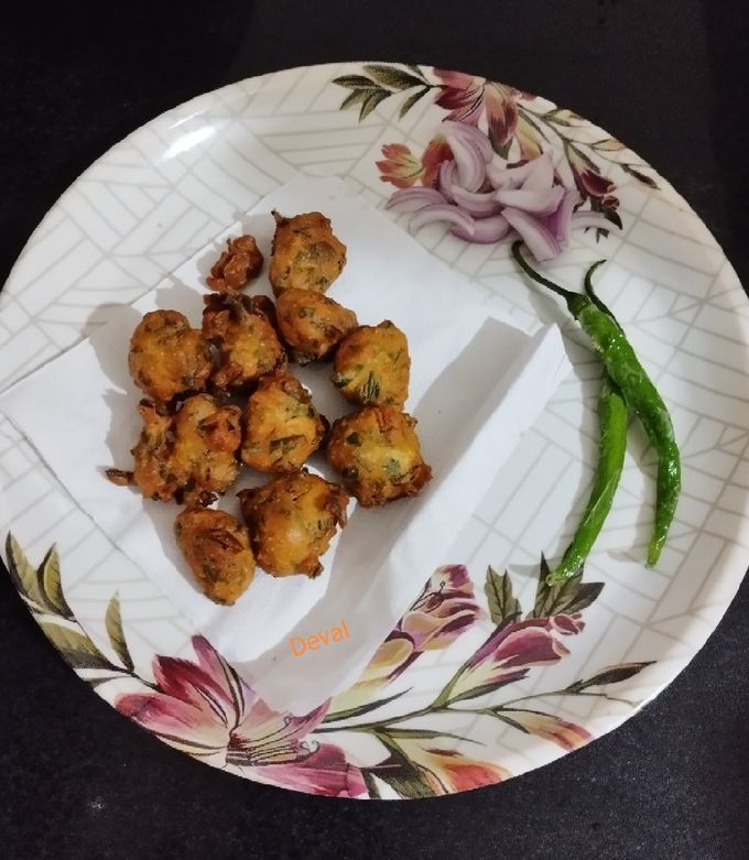 A picture of मेथी के पकौड़े.