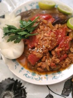 عکسی از دستور بادمجان، گوشت چرخی و گوجه فرنگی