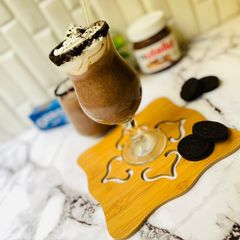 A picture of Oreo and Nutella milkshake.