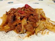 Una foto di sugo tagliatelle