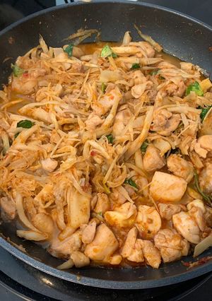 A picture of Red Curry Chicken with Bottled Bamboo Shoots (Dorm/Condo Style).
