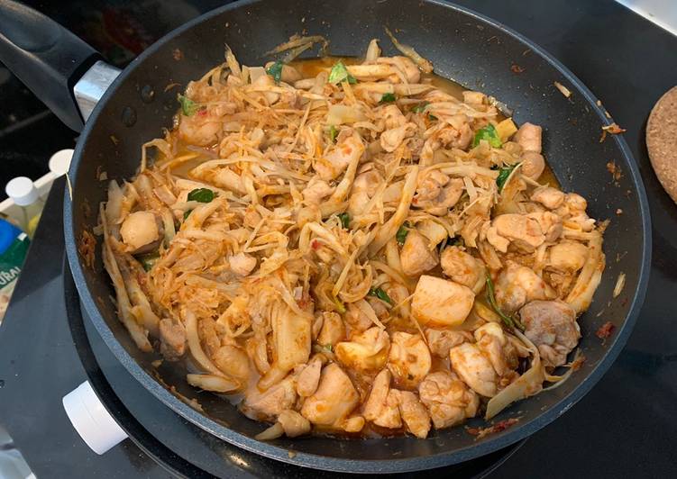 Recipe: Perfect แกงเผ็ดไก่หน่อไม้ขวด (สไตล์ชาวหอ/คอนโด)