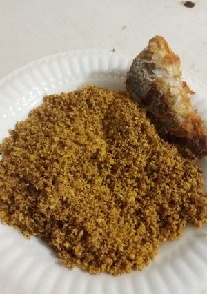 A picture of Fried Sugar Cassava flakes with grilled fish.