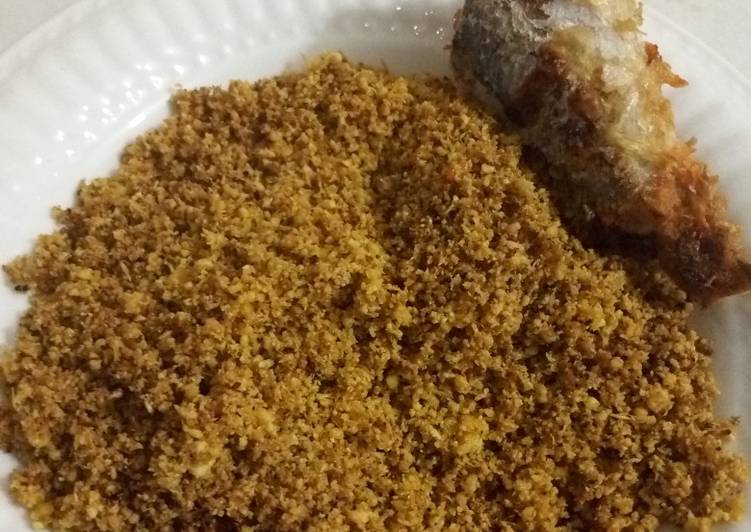 Recipe of Perfect Fried Sugar Cassava flakes with grilled fish