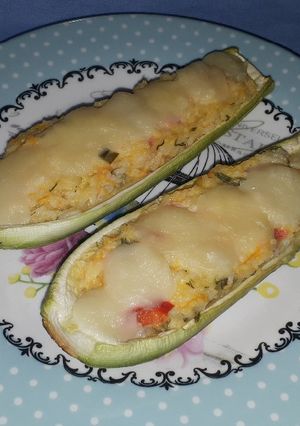 O poză a rețetei Dovlecei umpluți cu orez și legume.