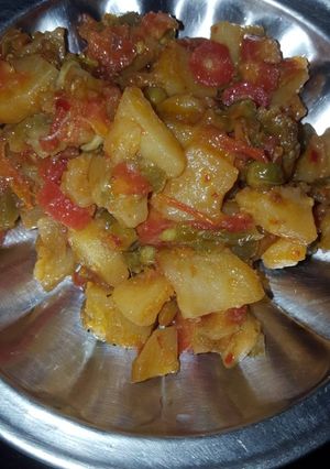 A picture of Mix sabzi.