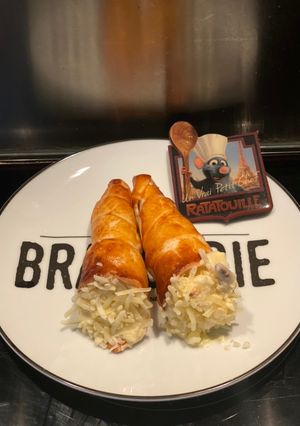 Sajtos roló leveles tésztából recept fotója
