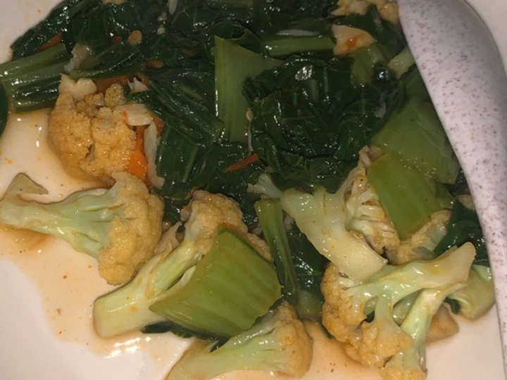 Easy Steps to Prepare Recipes Tumis pakcoy dan kol the  Makes Drooling Really Delicious.