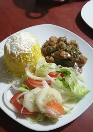 Una foto de Arroz con pollo a la soya