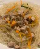 Spaghetti cinesi con lonza di maiale e verdure