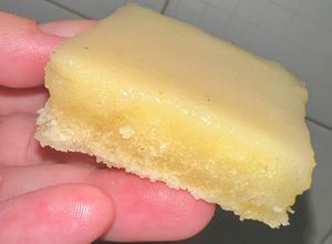Una foto de Lemonies / Brownie de limón / Cuadraditos de limón