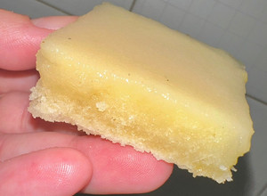 Una foto de Lemonies / Brownie de limón / Cuadraditos de limón