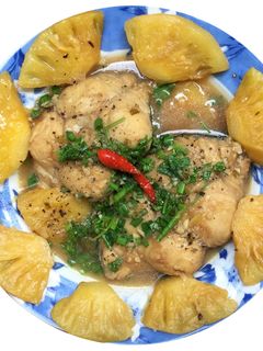 Hình của món Cá thu kho dứa.