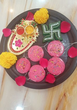 गुढीची गाठी (gudichi gathi recipe in marathi) रेसिपी चे मुख्य फोटो 