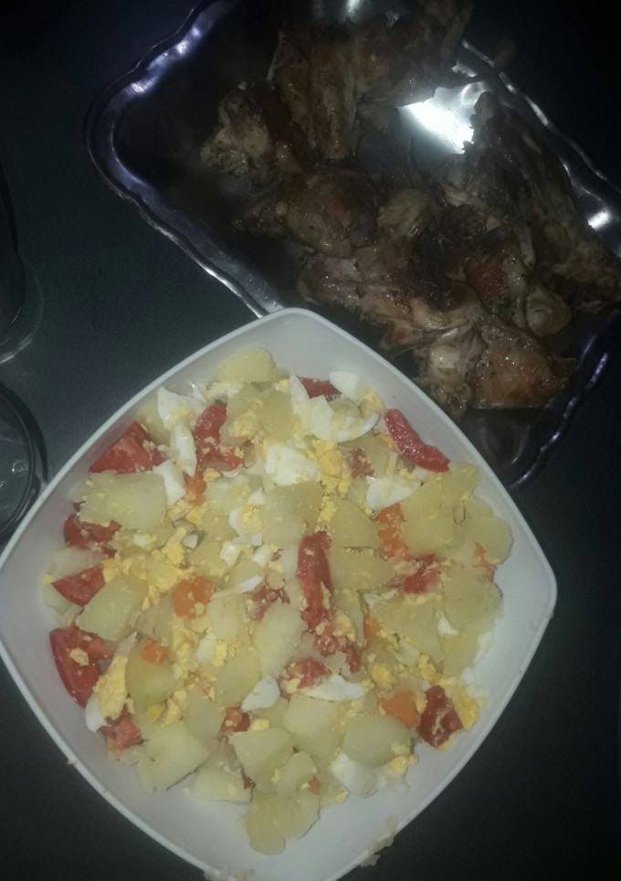 Una foto de Ensalada con pollo a la parrilla!!!!🤗🤗🤗🤗👏