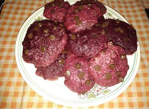 Una foto de Cookies de remolacha y chips 🍪