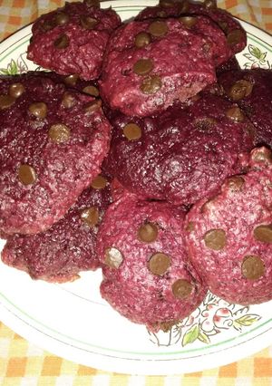 Una foto de Cookies de remolacha y chips 🍪
