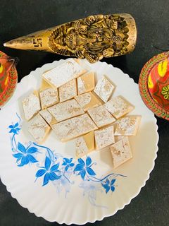 काजू कतली (kaju katli recipe in Hindi) रेसिपी मुख्य फोटो
