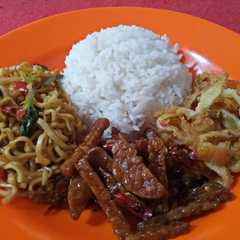 A picture of Nasi Uduk Rice Cooker.